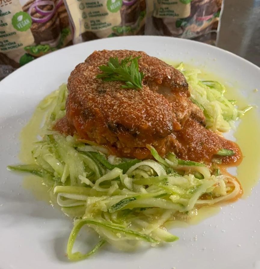 Chefs renomados desenvolvem receitas com carne vegetal em desafio online