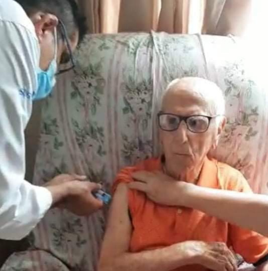 Líder sindical centenário recebe vacina, em Juiz de Fora Colunismo Social