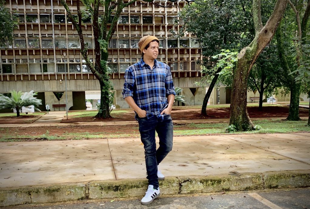 Guevara Songs reflete tempos atuais em single e clipe “Mitomania” Música