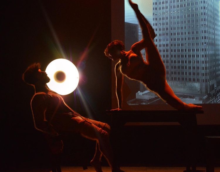 espetáculo A Sós da Pele Cia de Dança e Circo Artes