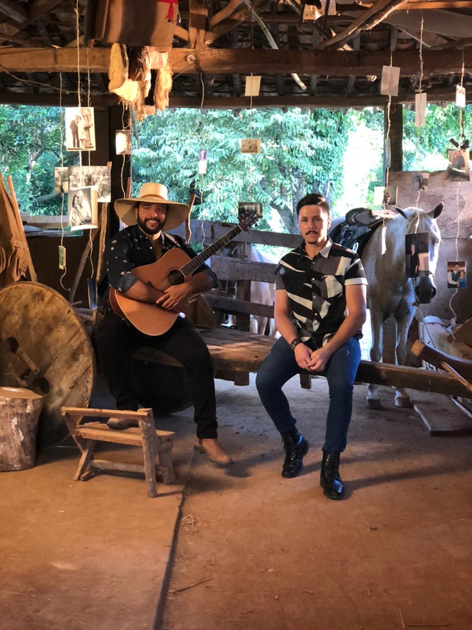 Diogo e Hernani lançam o single “Estrelas no Quintal” Música