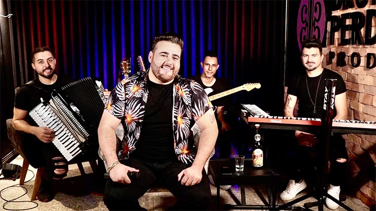 Kamaizar o cantor revelado nas redes sociais claudelopes