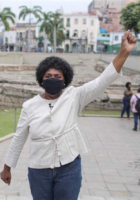 Amigos fazem homenagens à aniversariante Benedita da Silva Rio de janeiro