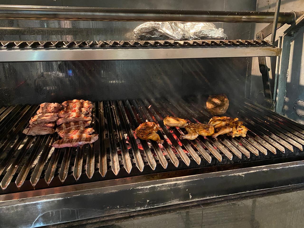 Buffet a quilo com parrilla do Mayer tem valor reduzido Gastronomia