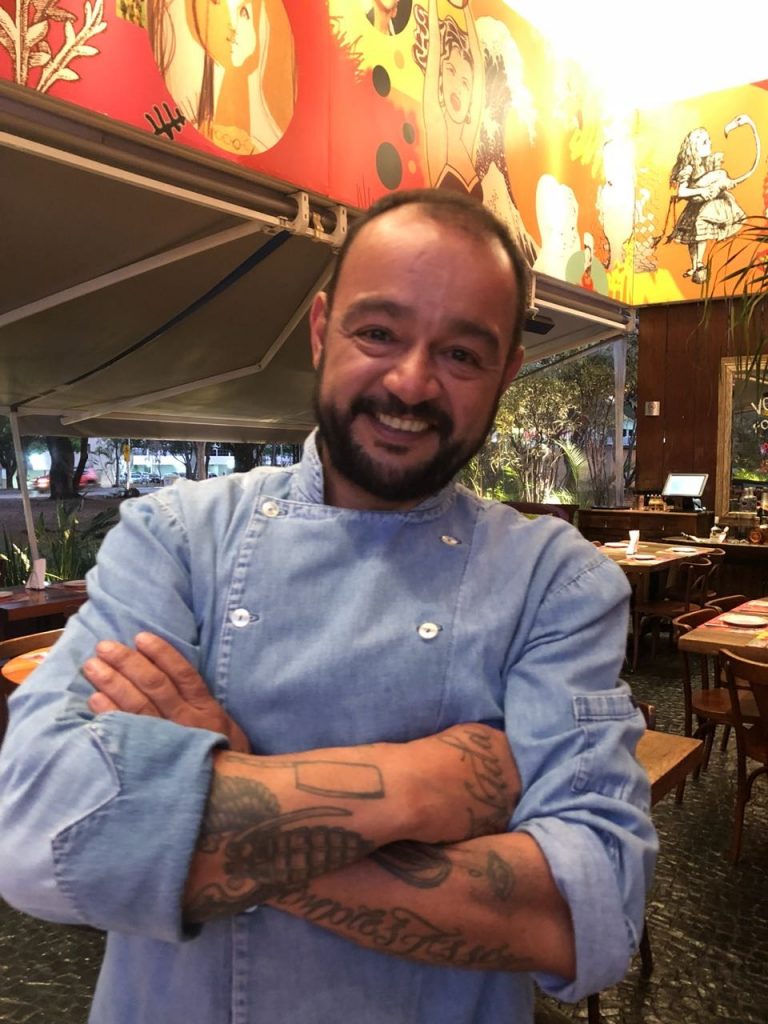 No Dudu Bar, cliente ganha presente especial no Dia do Trabalho Gastronomia