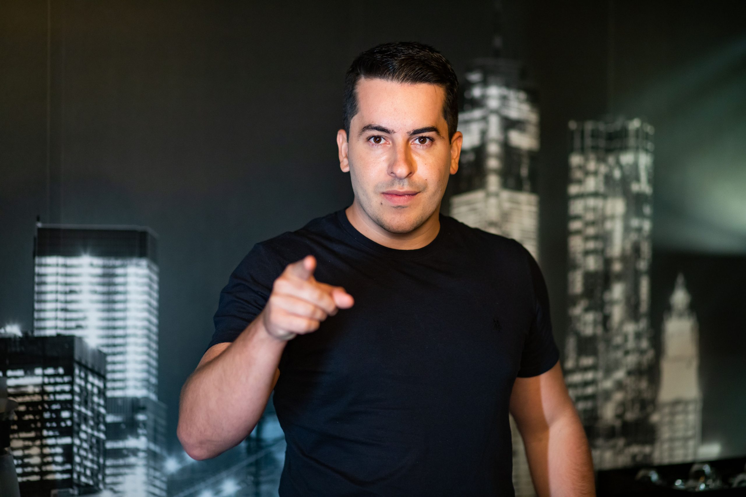 Consultor financeiro ensina como economizar R$ 2 mil por ano em combustível Economia