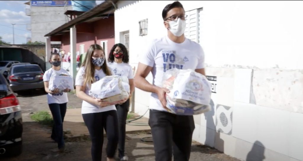 Colégio Adventista doa mais de 2 mil toneladas de alimentos para instituição de Brasília Notícias