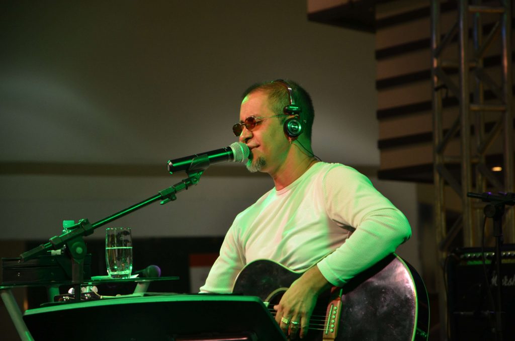 Canções que ouvimos e gostamos e ouvimos e gostamos de cantar Música