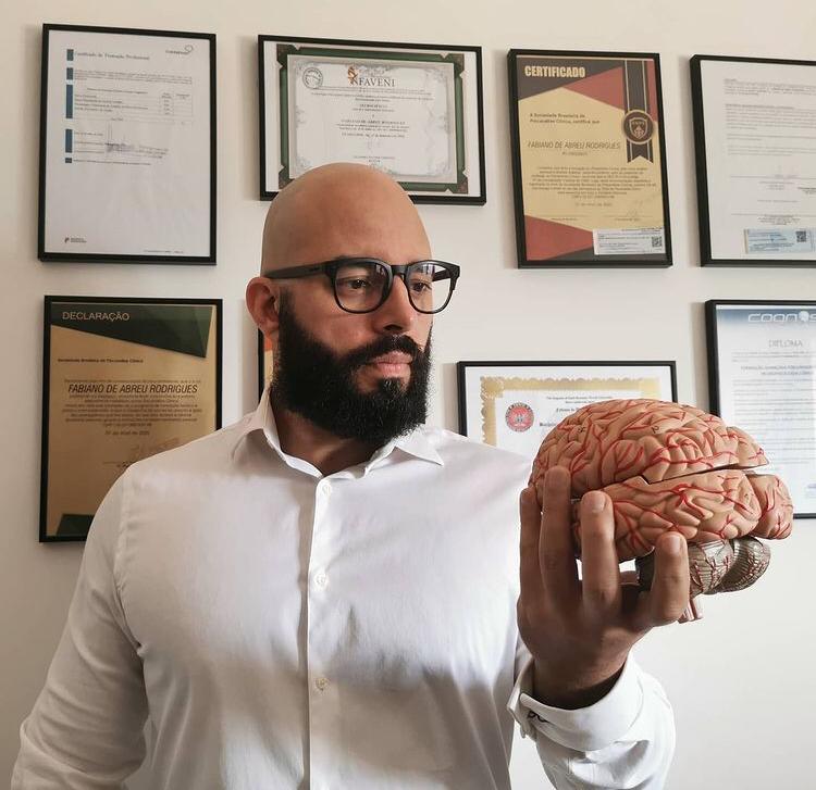 Jornalista e neurocientista explica como projetou mais de mil nomes na imprensa Notícias
