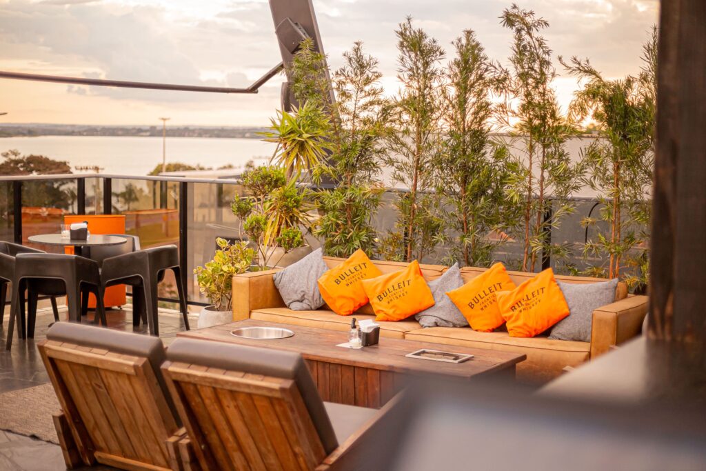 Happy Hour em rooftops e varandas são boas pedidas para dar um alívio na seca e calor Gastronomia