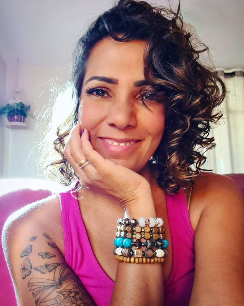 Escritora brasiliense Juliana Valentim é a premiada de 2021 pelo projeto Ler é Legal