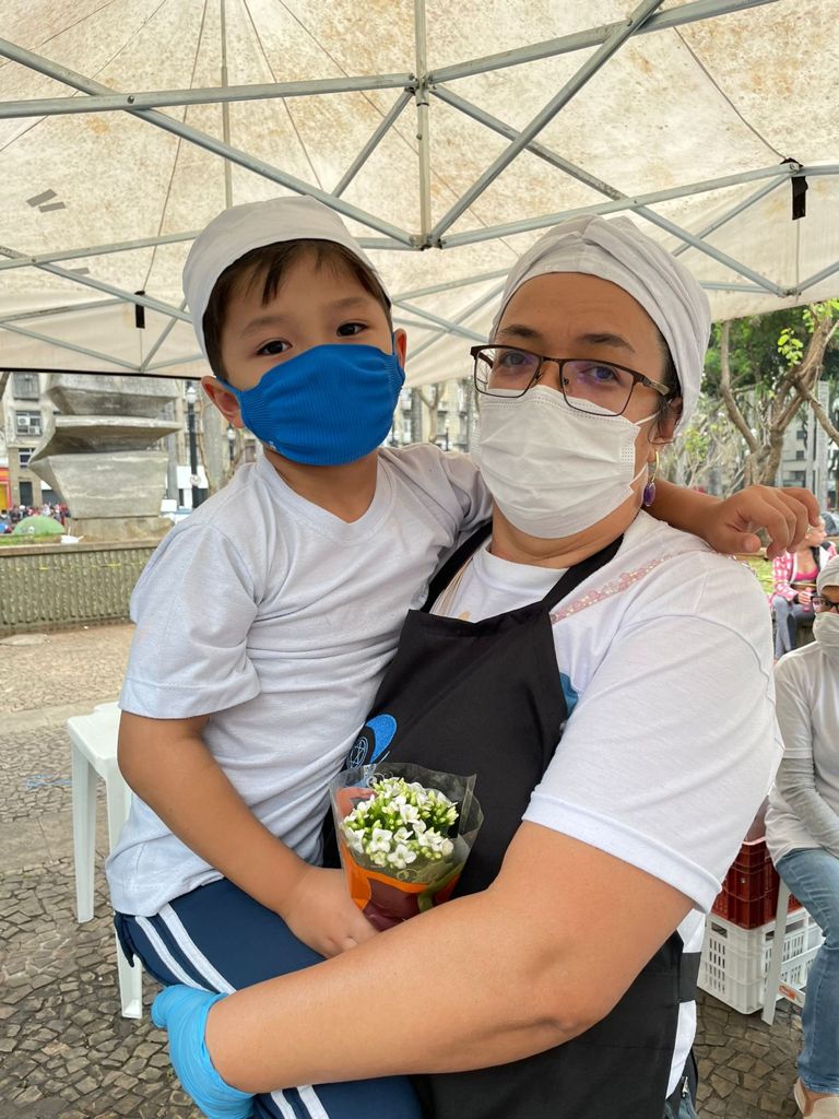Festa de Cosme e Damião, em plena Praça da Sé