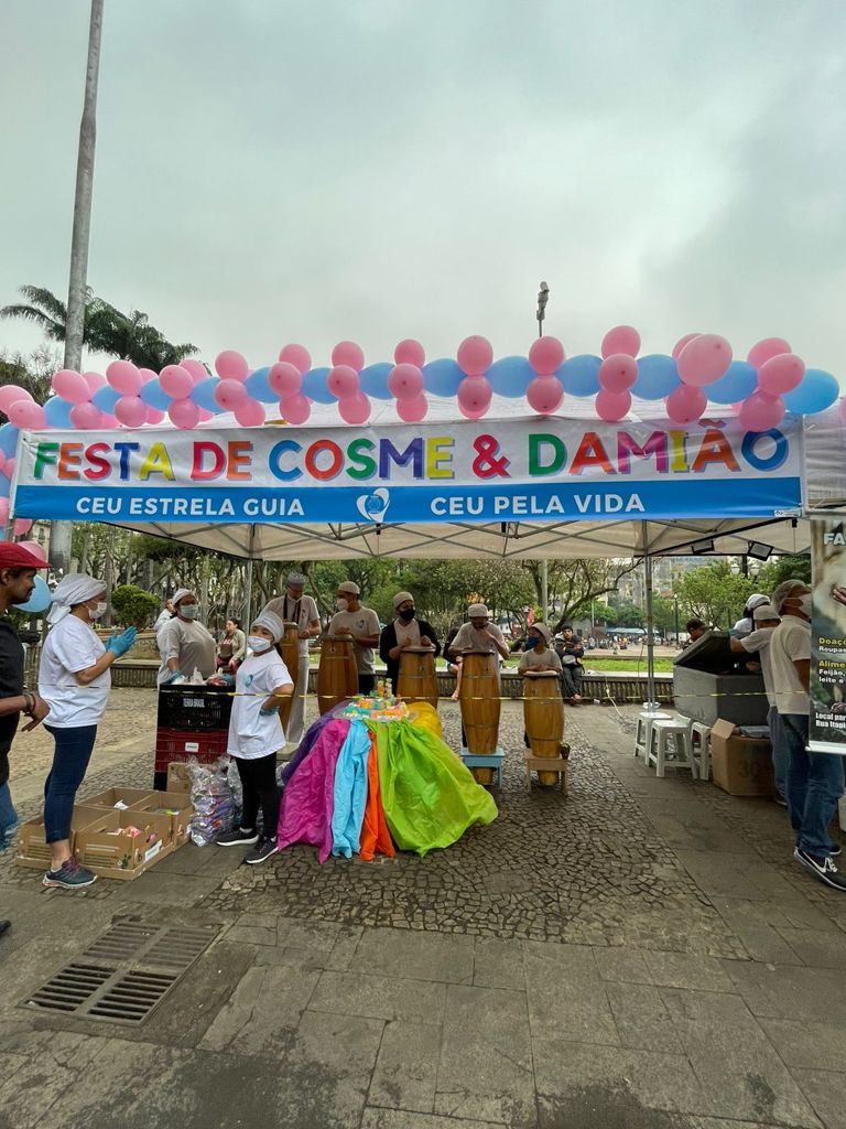 Festa de Cosme e Damião, em plena Praça da Sé