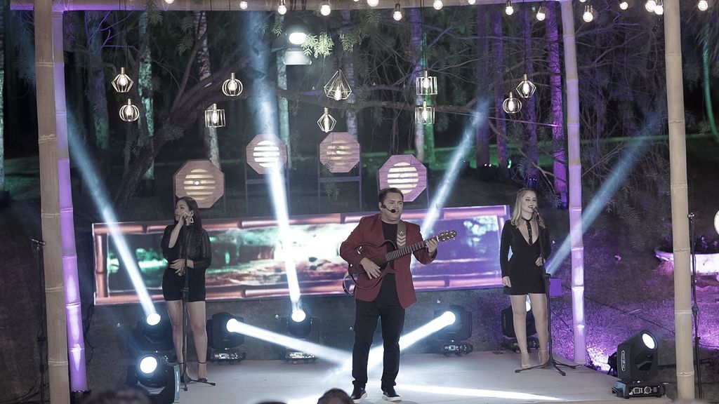 Alessandro Costa volta aos palcos 23 anos depois de pausa na carreira como cantor Música