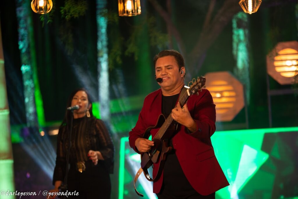 Alessandro Costa volta aos palcos 23 anos depois de pausa na carreira como cantor Música