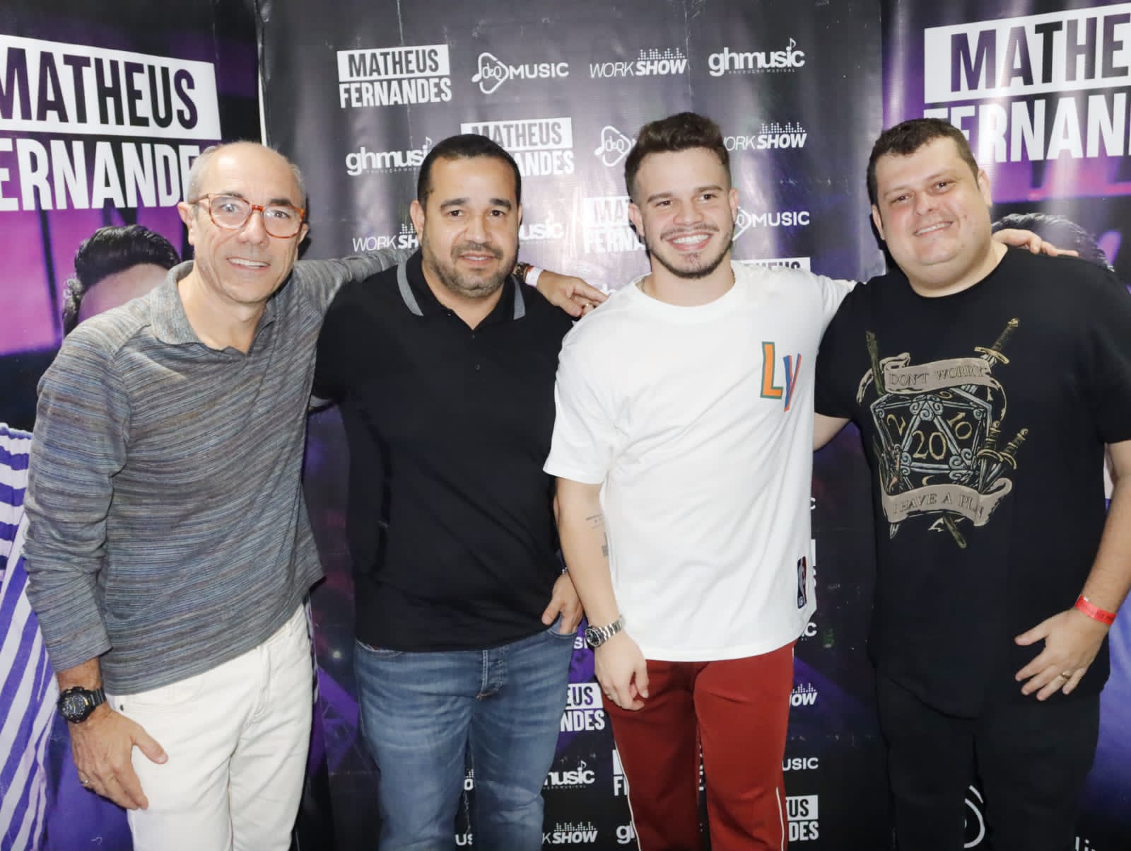 Matheus Fernandes leva público ao delírio em Show no Rio de Janeiro Celebridades