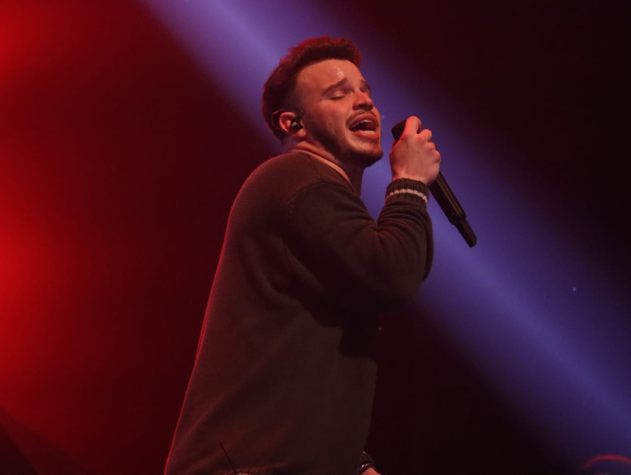 Ex-bbb Anamara canta no show de Matheus Fernandes Música