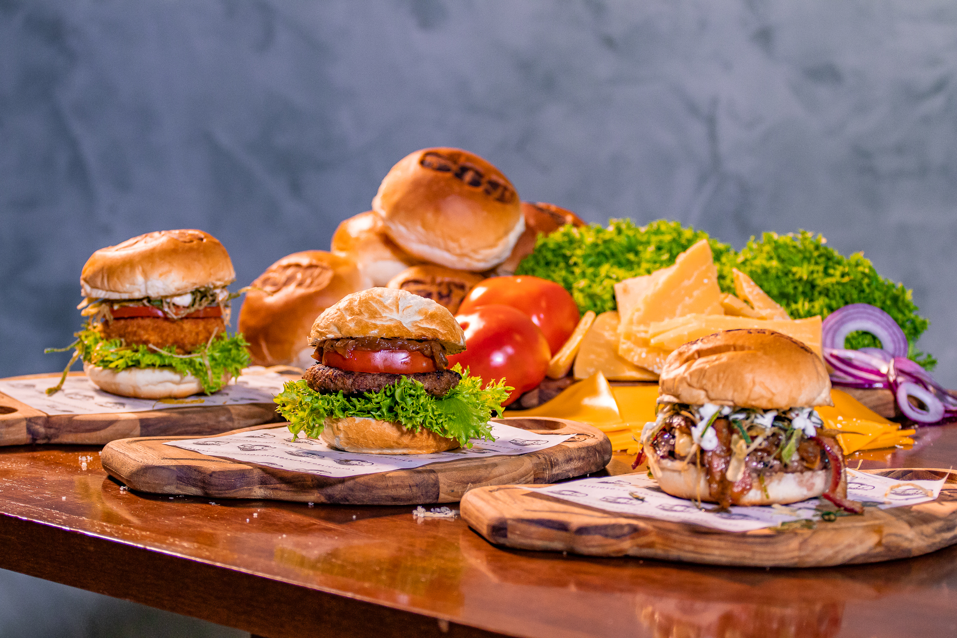 Quer inovar nas festas de fim de ano? Hambúrgueres artesanais são a sensação das confraternizações Gastronomia