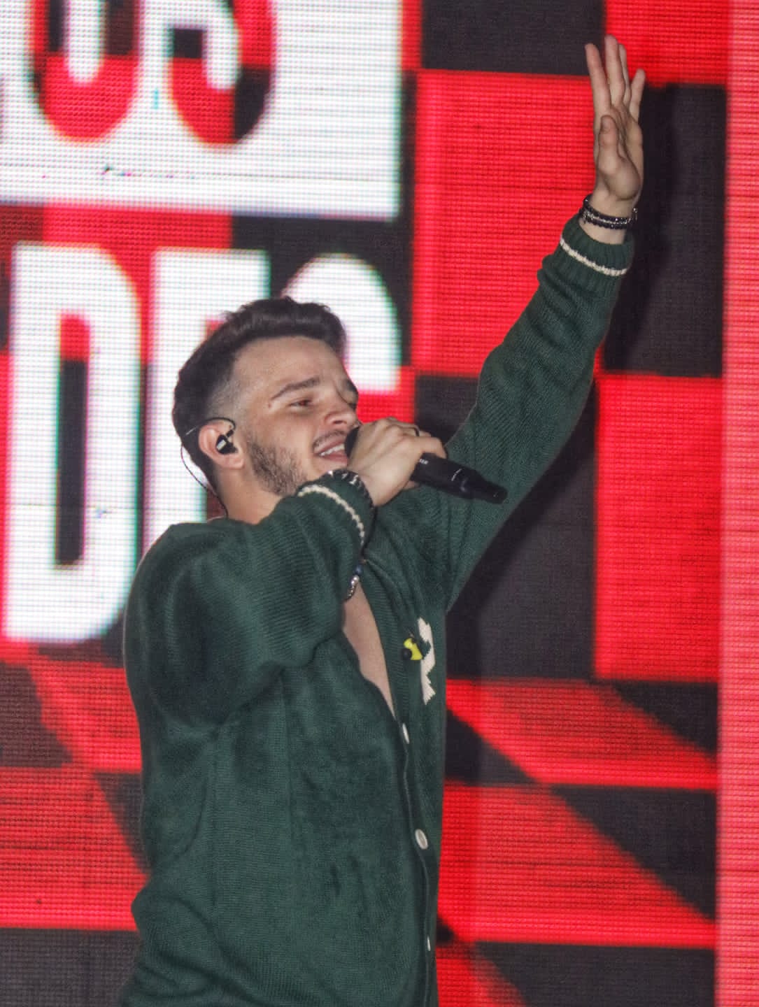 Matheus Fernandes leva público ao delírio em Show no Rio de Janeiro Celebridades