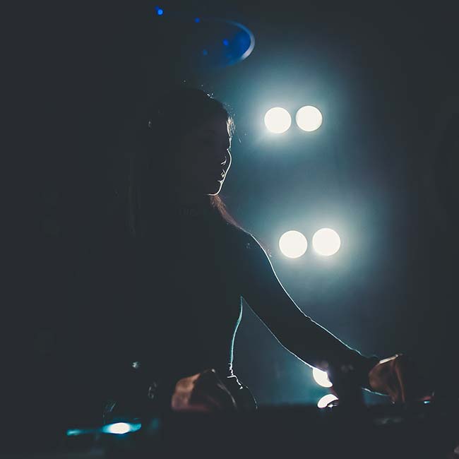 “Closer” novo projeto audiovisual de Eli Iwasa rodará o país Música