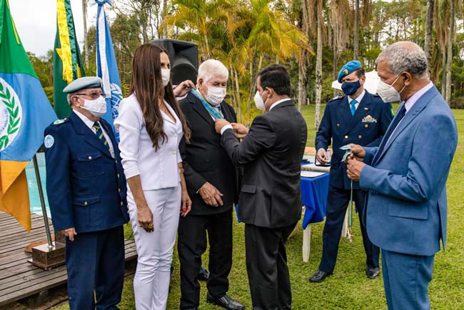 A empresária e apresentadora de TV Eliana Lopes recebe condecoração da ONU Celebridades