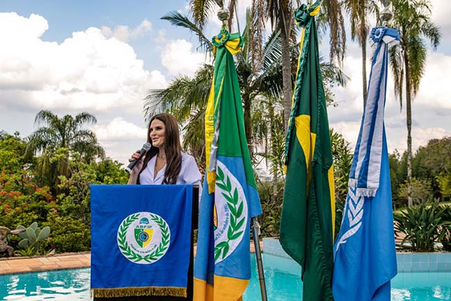 A empresária e apresentadora de TV Eliana Lopes recebe condecoração da ONU Celebridades