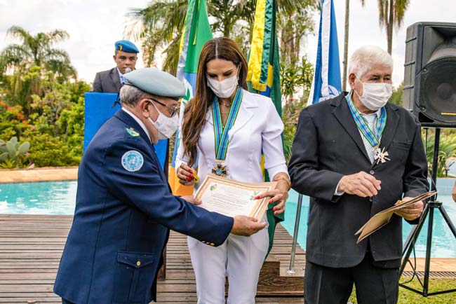 A empresária e apresentadora de TV Eliana Lopes recebe condecoração da ONU Celebridades