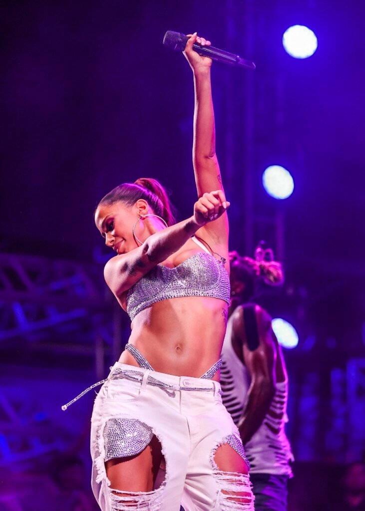Anitta e Colcci agitam primeira noite de festas do Réveillon Nº1 Eventos