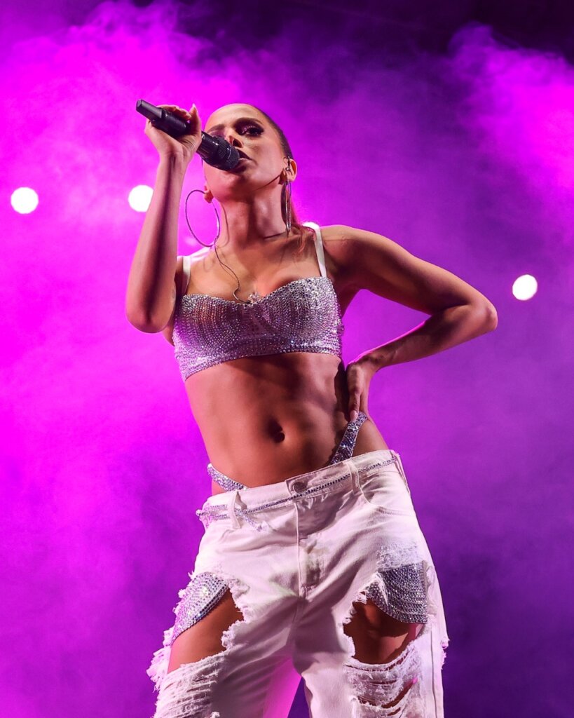 Anitta e Colcci agitam primeira noite de festas do Réveillon Nº1 Eventos