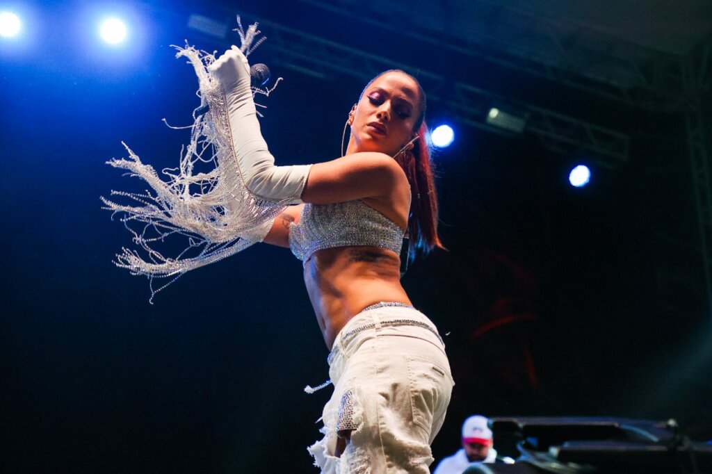 Anitta e Colcci agitam primeira noite de festas do Réveillon Nº1 Eventos