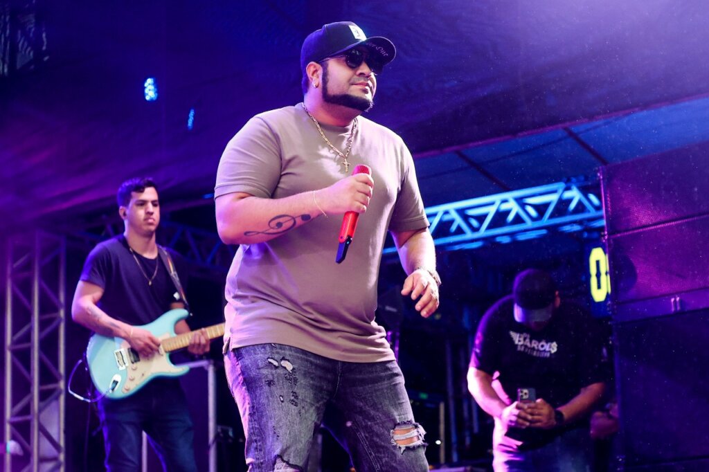 Anitta e Colcci agitam primeira noite de festas do Réveillon Nº1 Eventos