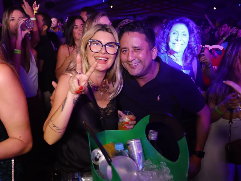 Rafa e Pipo Marques apresentaram a 2ª edição do projeto Axé em Samba, tranformando o Jockey Clube em um grande Carnaval Baiano!! Música