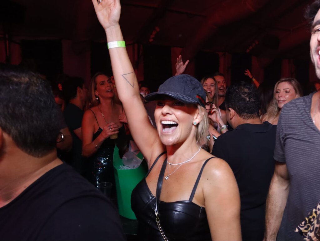 Rafa e Pipo Marques apresentaram a 2ª edição do projeto Axé em Samba, tranformando o Jockey Clube em um grande Carnaval Baiano!! Música