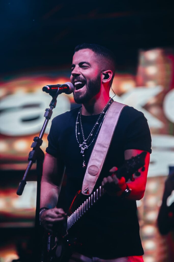 Rafa e Pipo Marques apresentaram a 2ª edição do projeto Axé em Samba, tranformando o Jockey Clube em um grande Carnaval Baiano!! Música