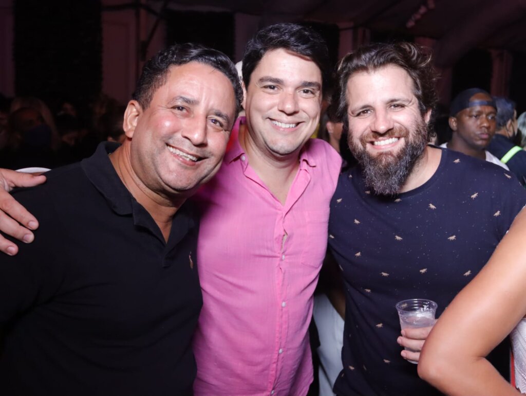 Rafa e Pipo Marques apresentaram a 2ª edição do projeto Axé em Samba, tranformando o Jockey Clube em um grande Carnaval Baiano!! Música