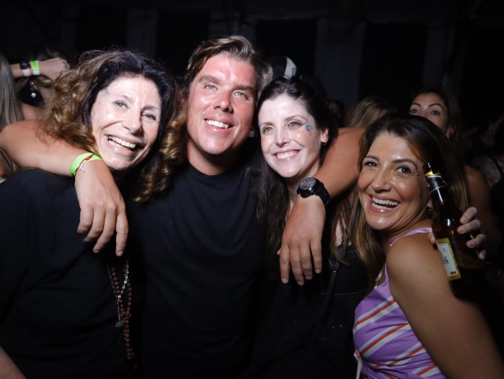 Rafa e Pipo Marques apresentaram a 2ª edição do projeto Axé em Samba, tranformando o Jockey Clube em um grande Carnaval Baiano!! Música