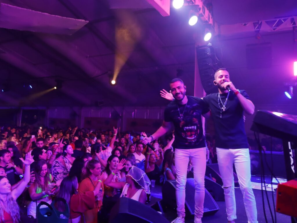 Rafa e Pipo Marques apresentaram a 2ª edição do projeto Axé em Samba, tranformando o Jockey Clube em um grande Carnaval Baiano!! Música