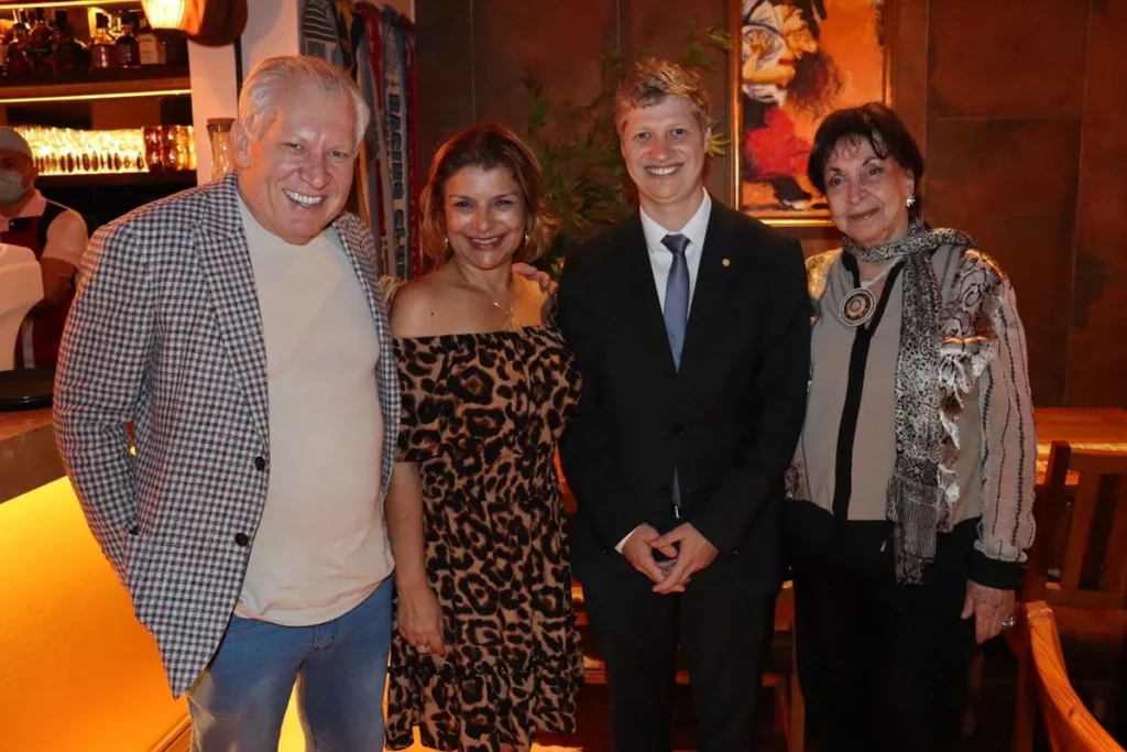 Restaurante badalado de Campos do Jordão-SP, aterrissa em Brasília Colunismo Social