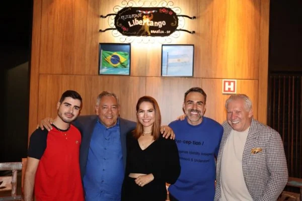 Restaurante badalado de Campos do Jordão-SP, aterrissa em Brasília Colunismo Social