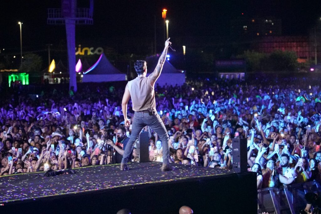 O Rio celebra o Carnaval com a maior festa da capital. CARNAVAL DAS ARTES Carnaval