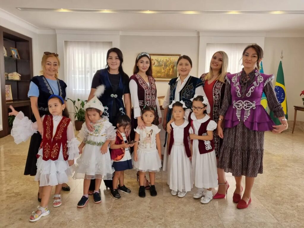 A Embaixada do Cazaquistão reúne a imprensa e comemora o feriado de Nauryz Internacional