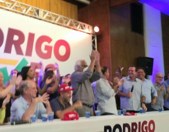 Ciro, Lupi, Paes, Rodrigo e Santa Cruz juntos, na ABI Rio de janeiro