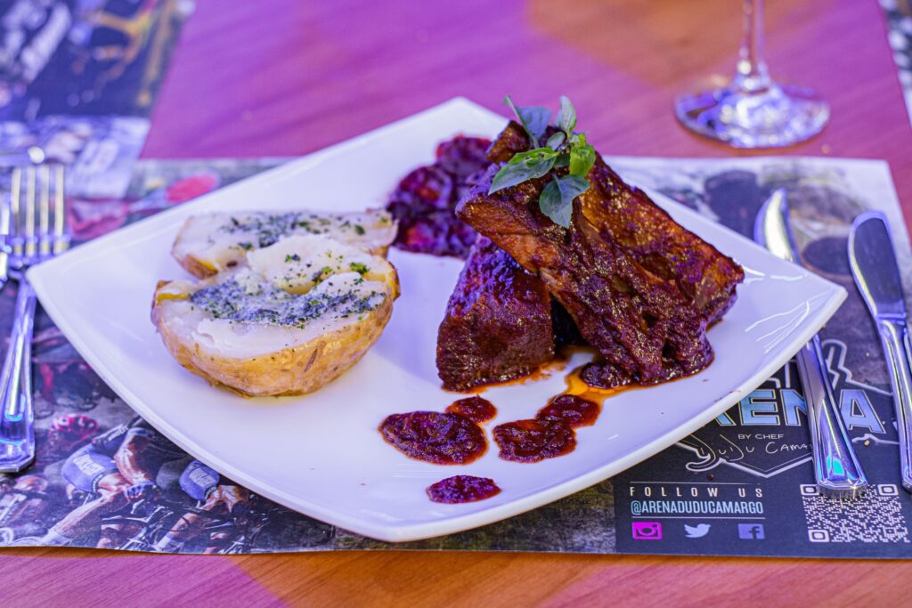 Arena Sports Bar inaugura com cardápio assinado por Dudu Camargo Gastronomia