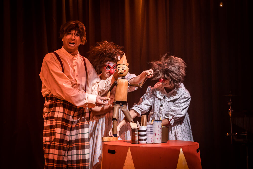 Últimas sessões de PinóQuio no CCBB e oficina de teatro de animação com atriz e ator da Cia. PeQuod Teatro