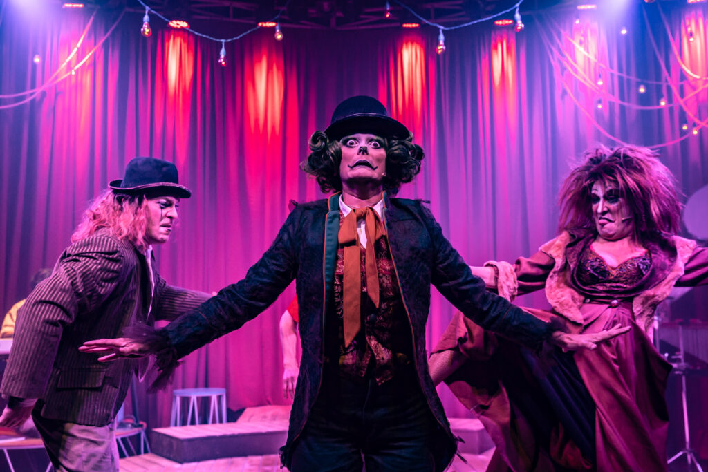 Últimas sessões de PinóQuio no CCBB e oficina de teatro de animação com atriz e ator da Cia. PeQuod Teatro