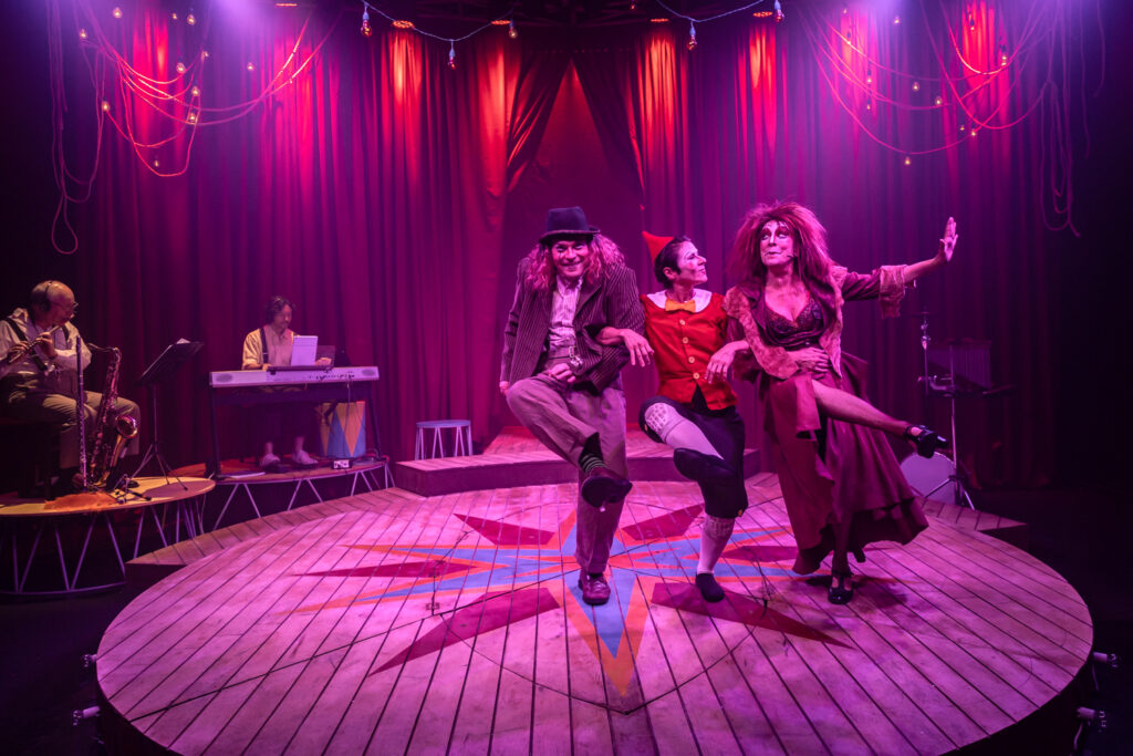 Últimas sessões de PinóQuio no CCBB e oficina de teatro de animação com atriz e ator da Cia. PeQuod Teatro