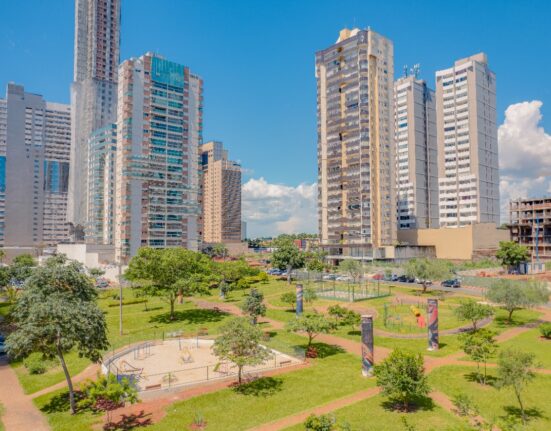 Praça no Jardim Goiás vira refúgio de goianienses para evitar depressão e ansiedade