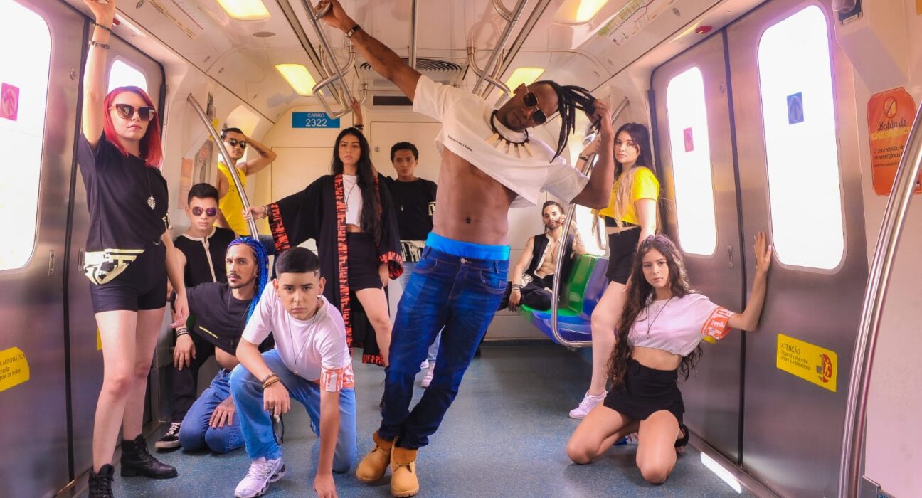 Suburbanos Fashion: projeto promove desfile final com alunos formados no curso de moda Moda