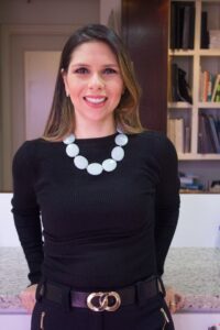 Clareamento dental pode trazer prejuízos irreversíveis à sua saúde. Cuidado!