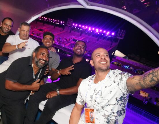 Diogo Nogueira ja esta na Sapucai